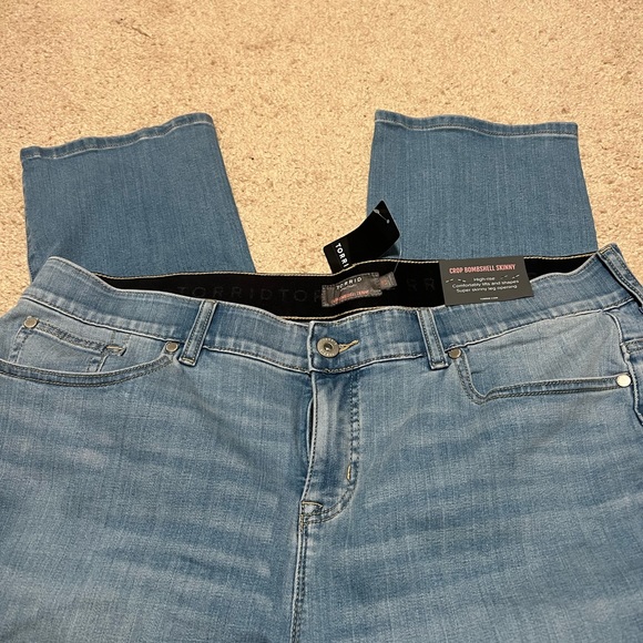 Torrid crop bombshell skinny super soft high-rise jeans - Picture 3 of 8